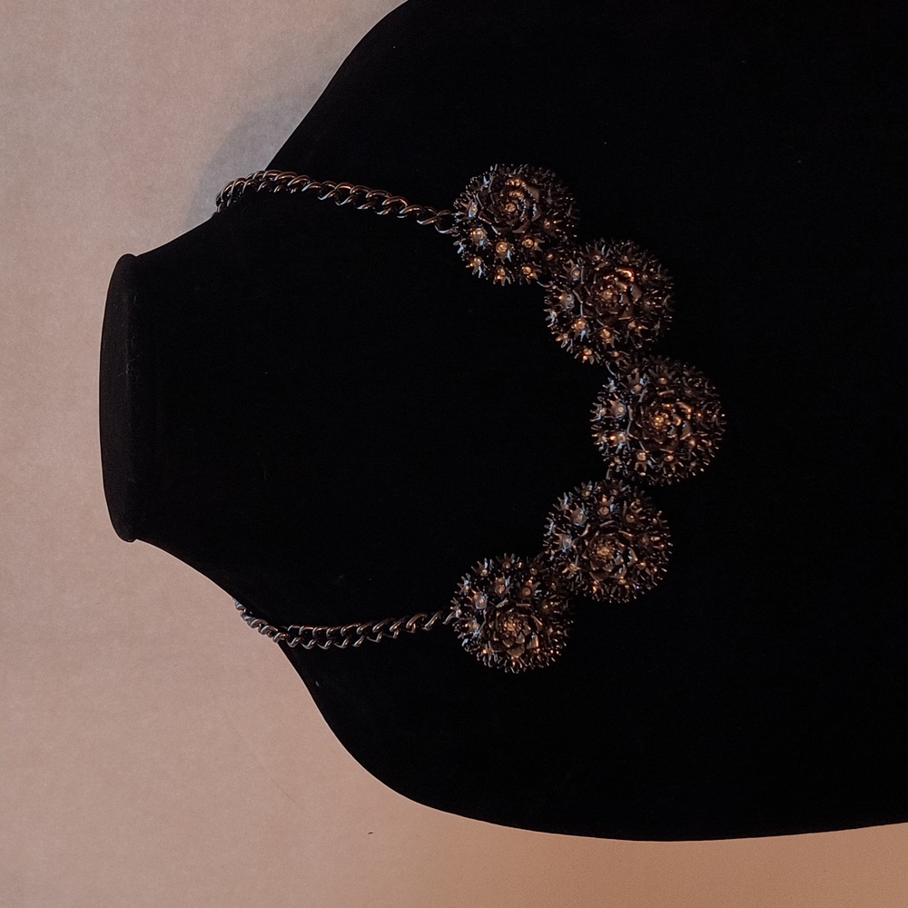 J Crew dark gray metal/rhinestone 5-flower necklace